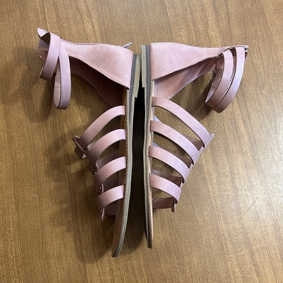 Like new only worn once American Eagle size 10 aviator sandal - Picture 4 of 4